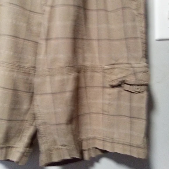 AEROPOSTALE vintage men's authentic cargo brown print shorts. Size 36 waist. - Picture 7 of 13